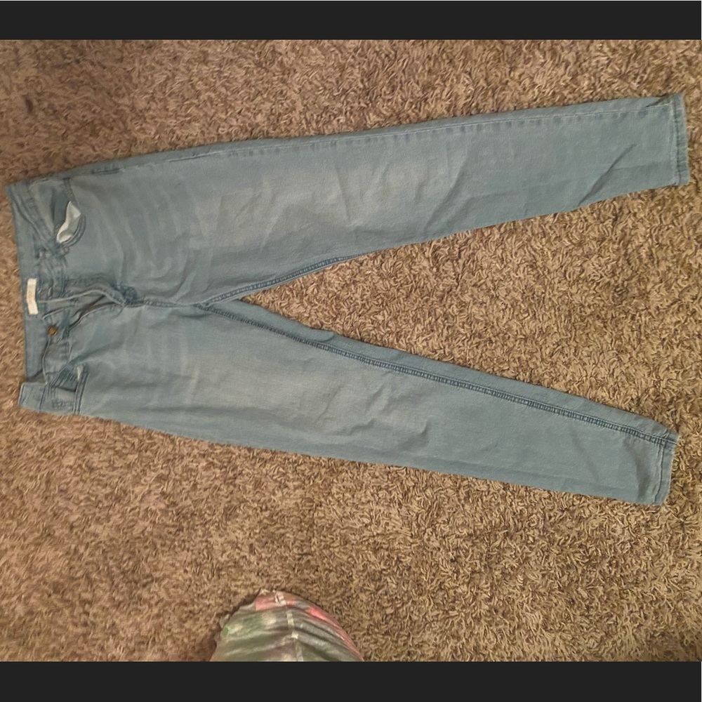Light wash Forever 21 skinny jeans